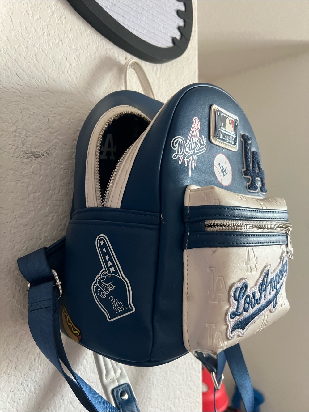 LA dodgers loungefly backpack - Picture 3 of 7